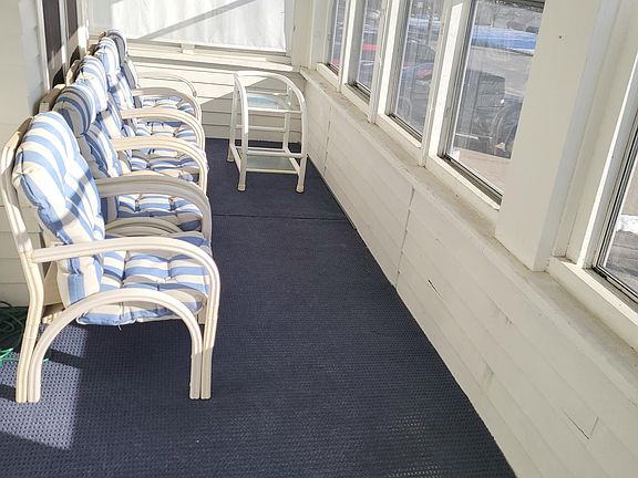 2nd image of 923 W Boylston St #1