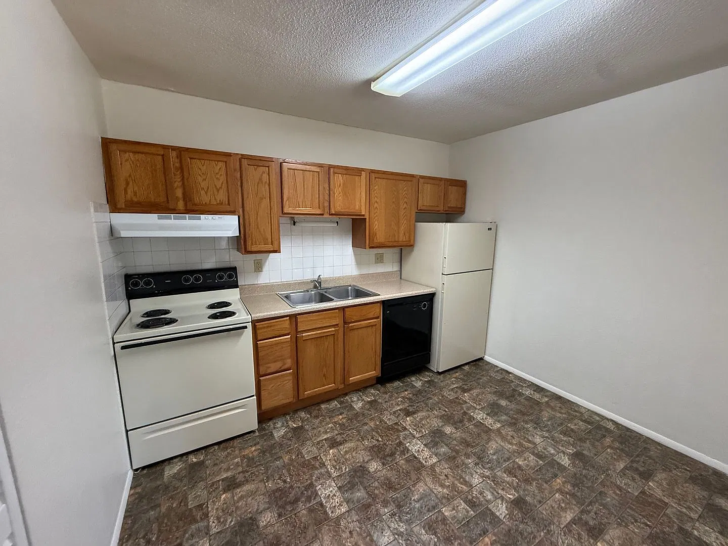 2 bedrooms, 1 bathroom — Photo 4