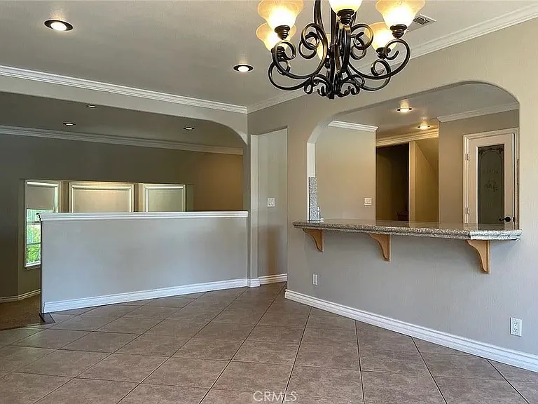 1049 Evergreen Ct — Photo 15