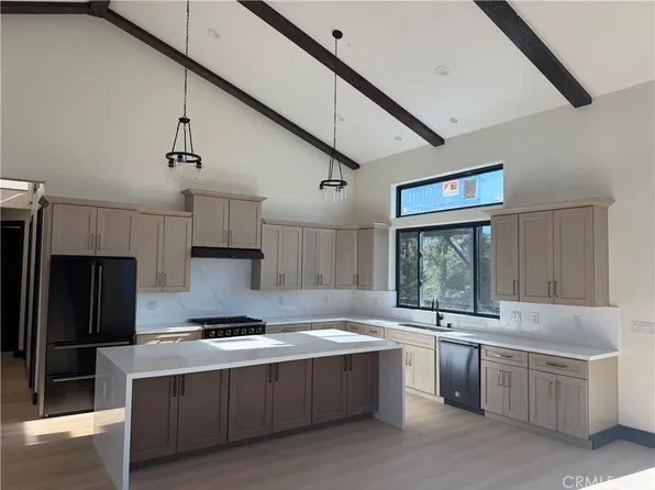 445 Woodcreek Dr, Big Bear City, CA 92314