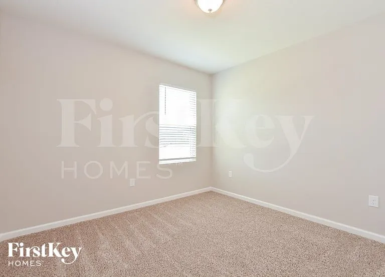 545 Sorrento Dr — Photo 11