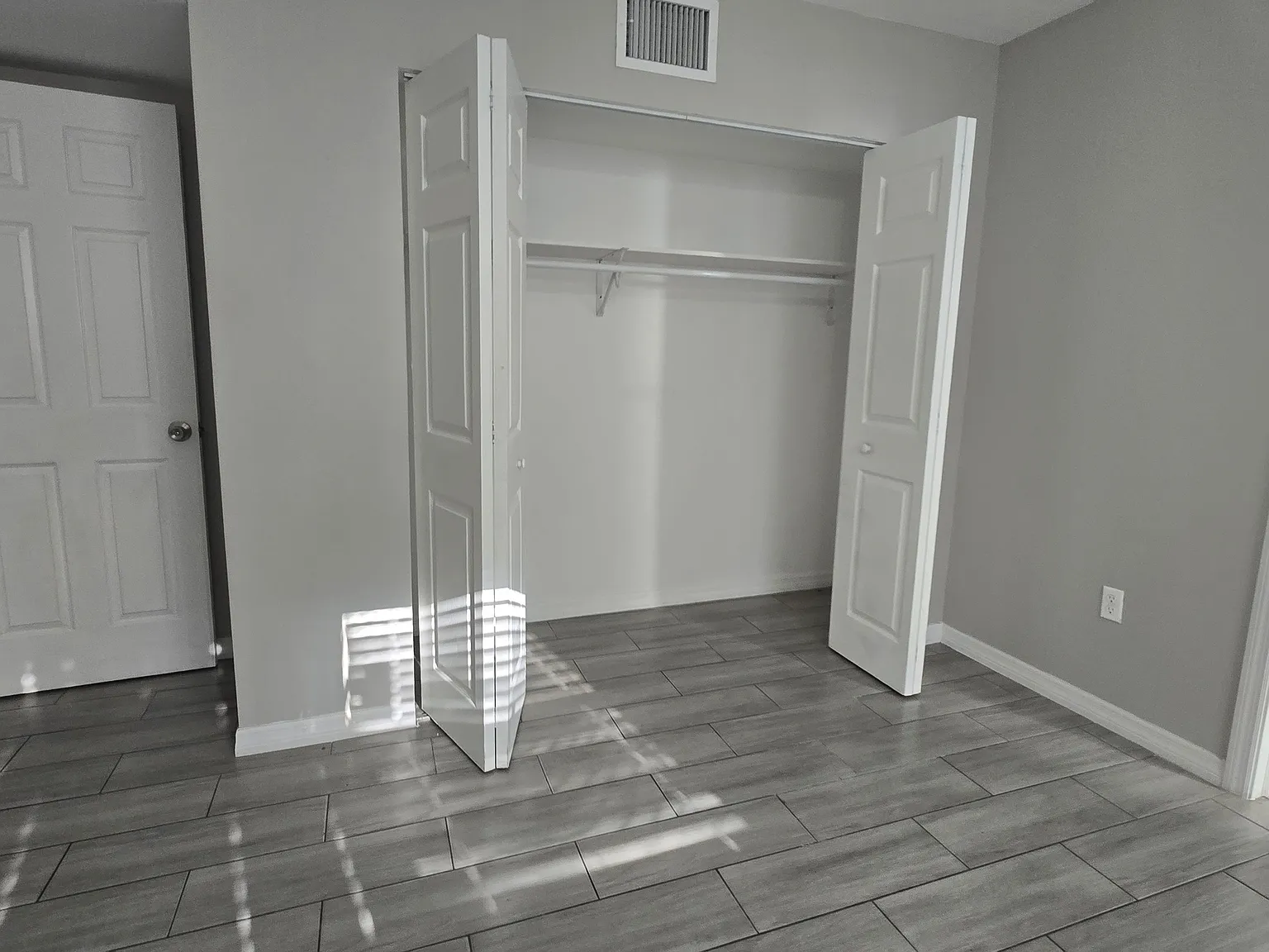 2 bed, 827 sqft, $1,450 — Photo 2