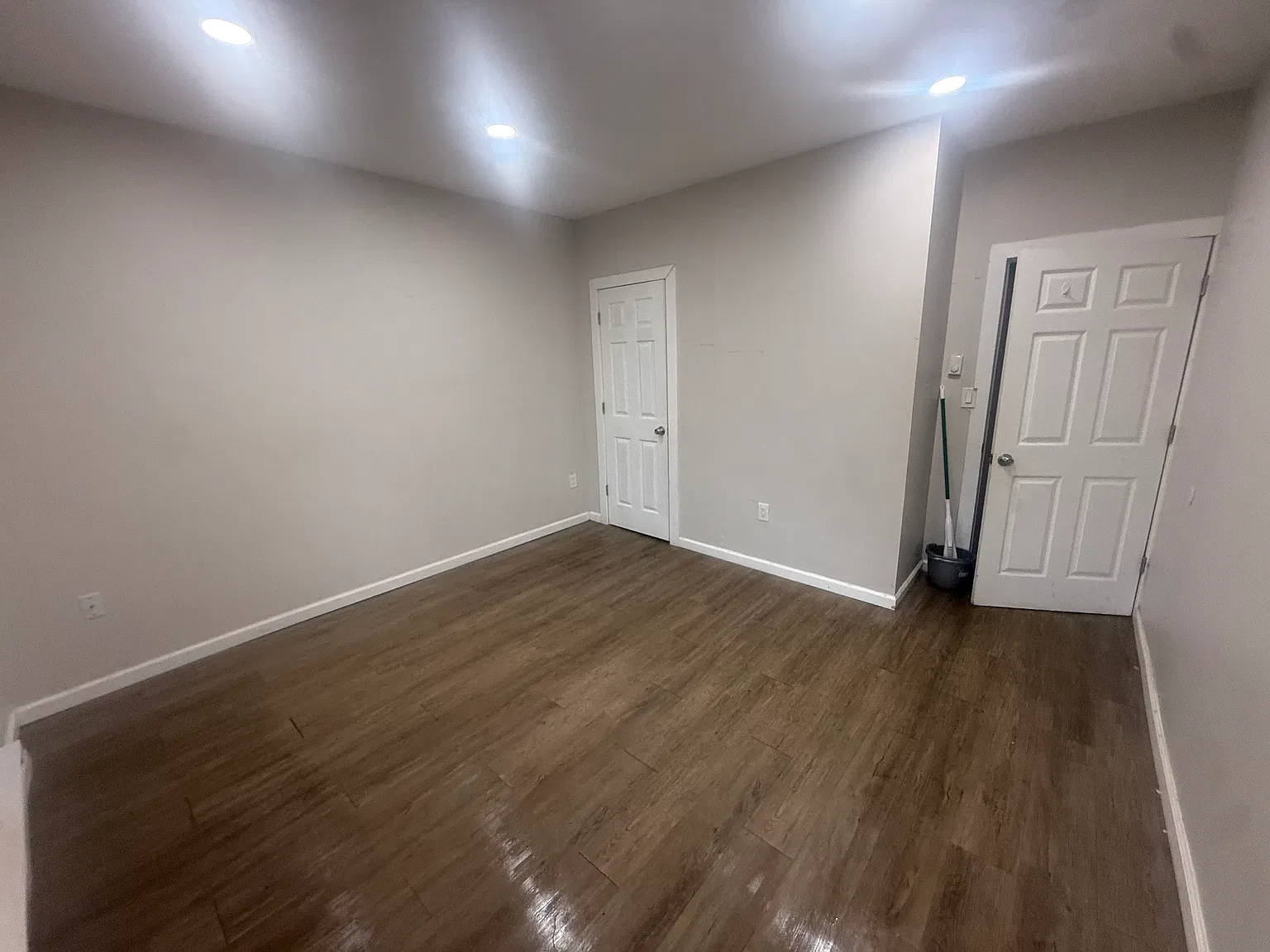 1 bed, 900 sqft, $1,050 — Photo 3