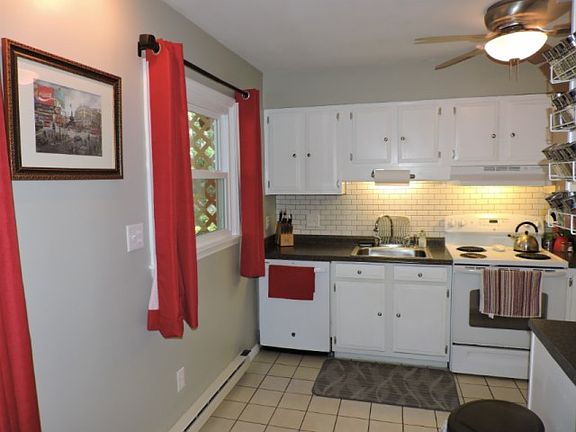 3rd image of 212 Oakley Dr