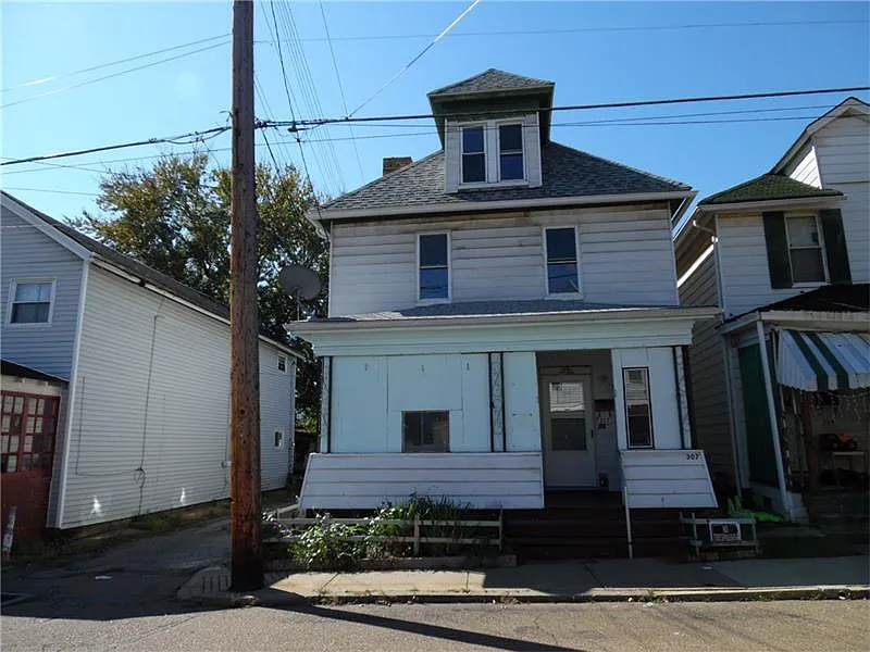 307 Bridge St photo 1
