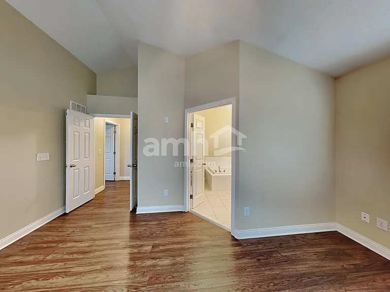 270 Huntington Dr — Photo 10