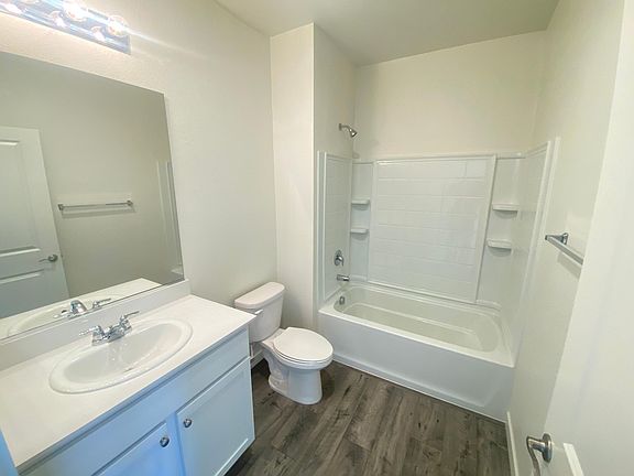 3rd image of 8405 Fenhollow Dr #1