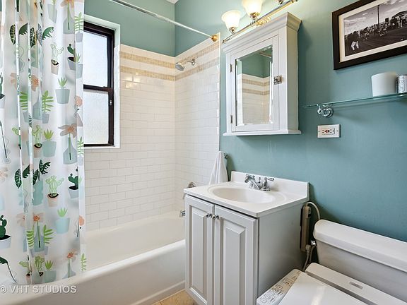 5th image of 1457 W Rosemont Ave #1