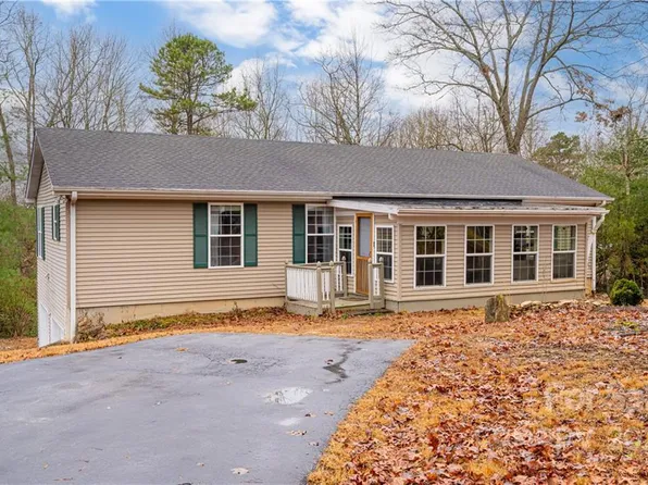 39 Pole Bridge Ct, Horse Shoe, NC 28742