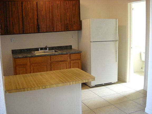 4th image of 1078 NE 39th St #17