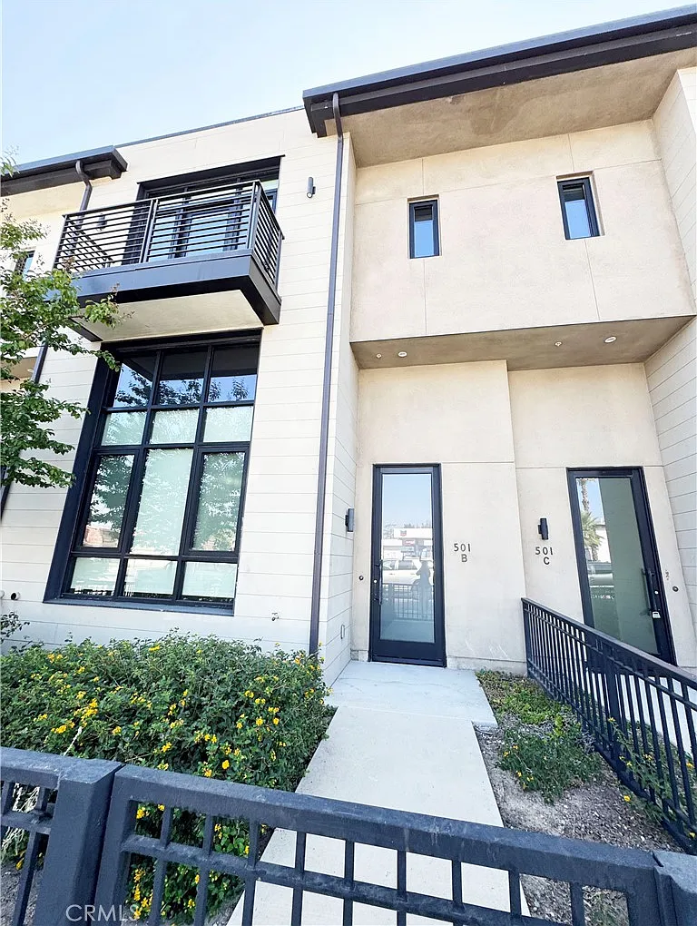 3 bed, 1990 sqft, $4,700 — Photo 2