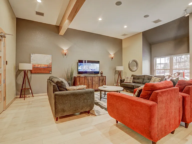Sterling Boulder Apartments - Student Living — Photo 14