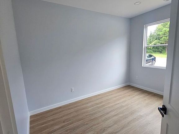 5th image of 1130 Sunset St