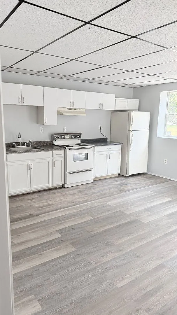 15 E Cherry St — Photo 2
