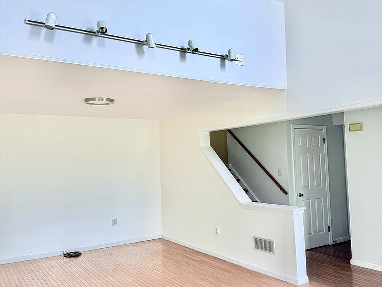 101 Jonathan Dr — Photo 15