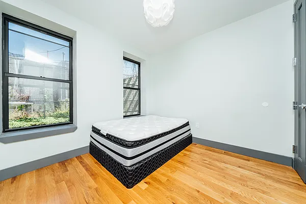 Rented by Nooklyn NYC LLC | media 74