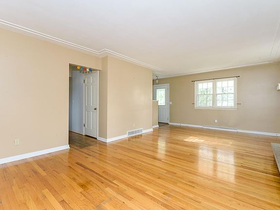 4th image of 8437 Harvest Ave