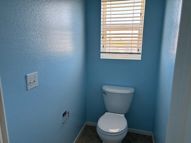 8623 Bridgeport Ave — Photo 23