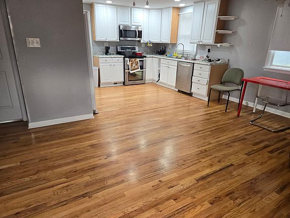 2nd image of 1525 W Alaska Pl