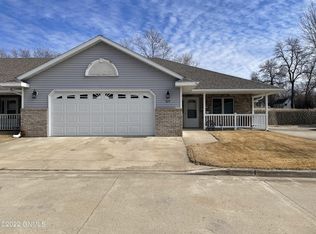 429 3rd St SW, Jamestown, ND 58401