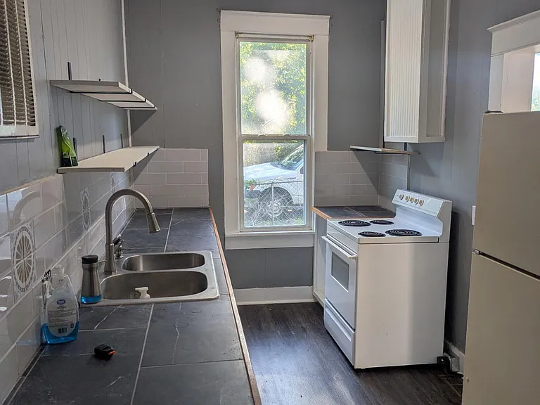 402 E Pennell St — Photo 6
