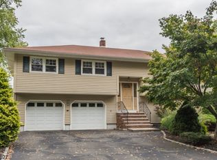 40 Garfield Ave, East Hanover, NJ 07936