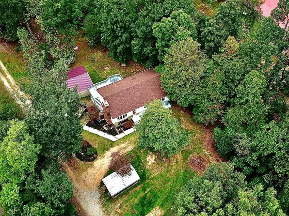 10018 Crystal Falls Dr, Hagerstown, MD 21740