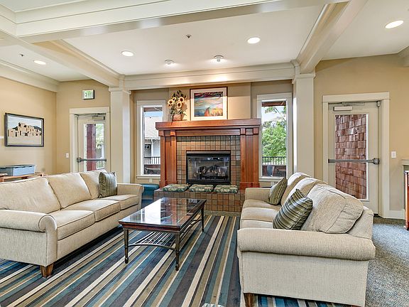 5th image of 939 Mountain Meadows Cir