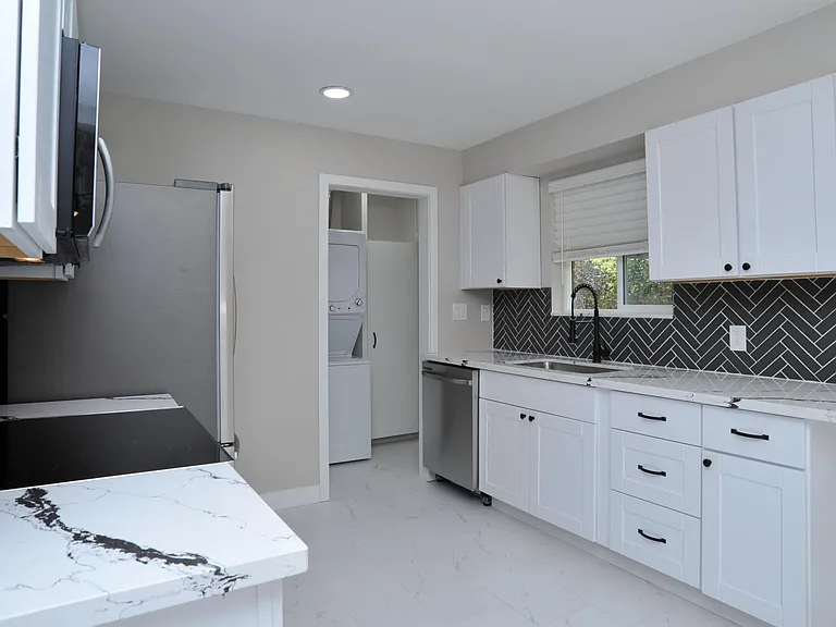 3224 E 1st St — Photo 1