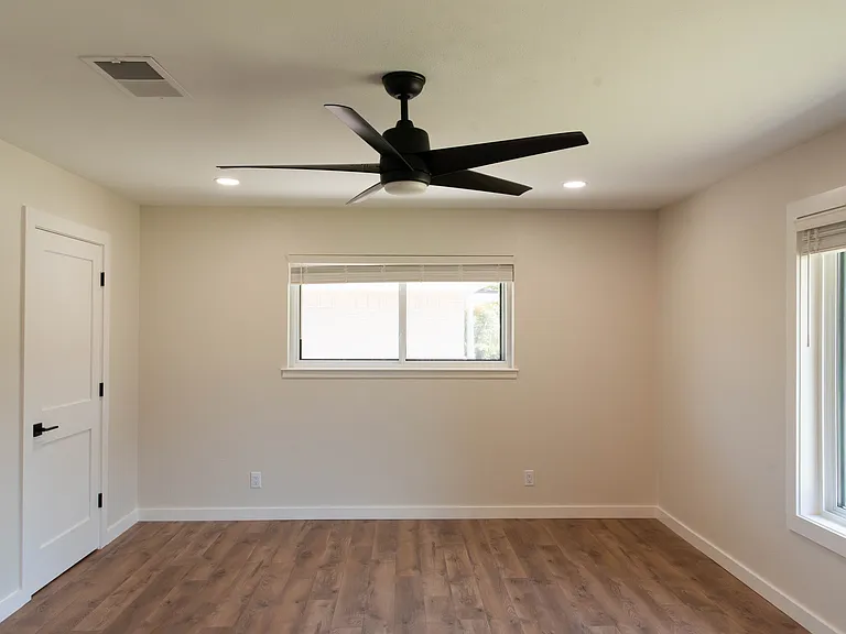 2504 Sinclair Ave — Photo 14