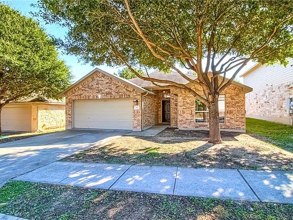 2nd image of 1913 Melissa Oaks Ln