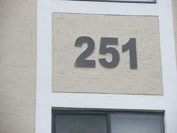 5th image of 251 Palm Cir W APT 101
