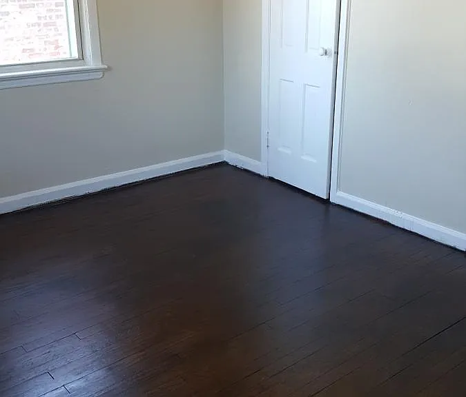34 Dupont Pl — Photo 3