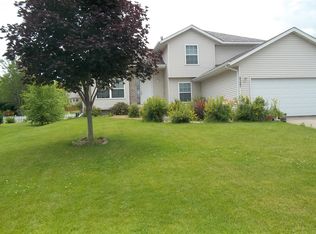 9327 Creek Ridge Ln, Savage, MN 55378