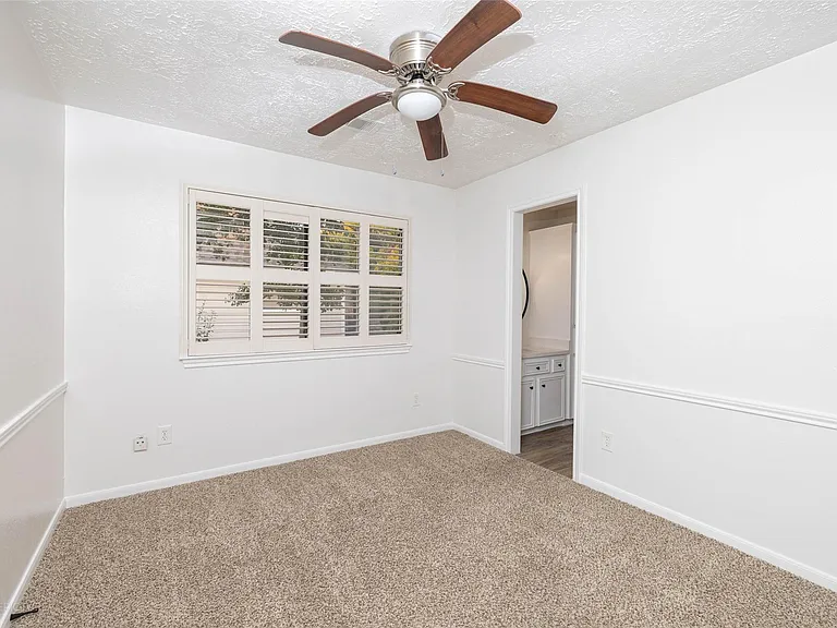 9810 Jockey Club Dr — Photo 11