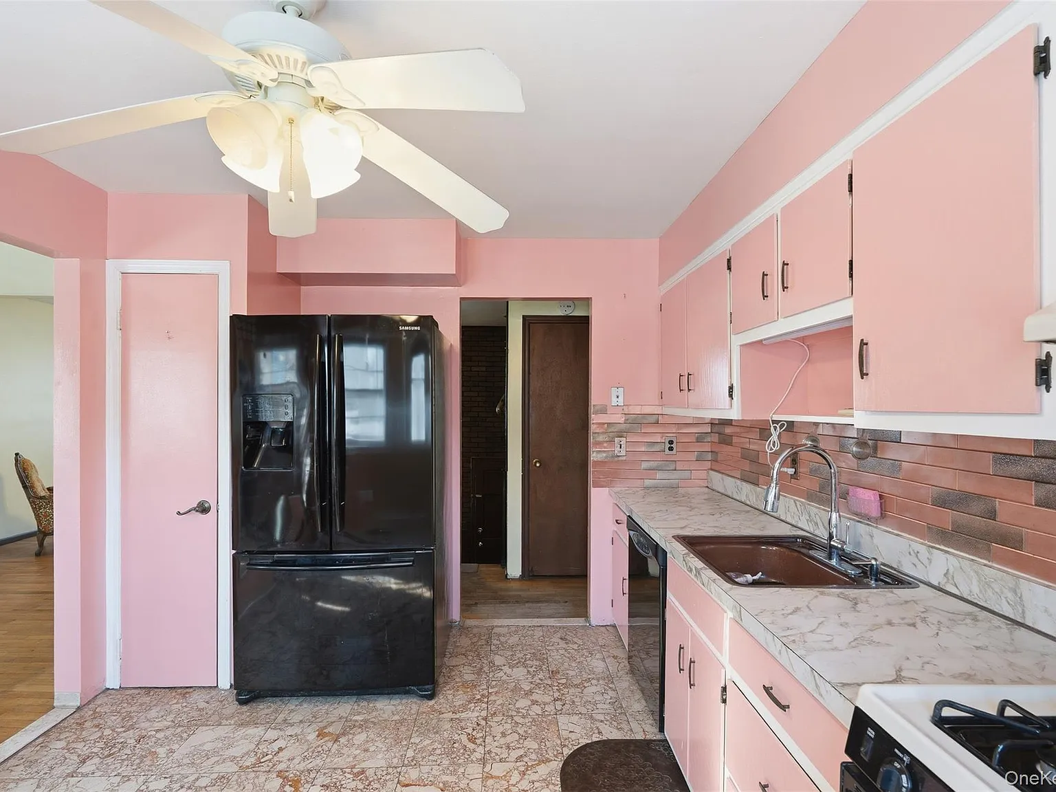 5 bed, 1.5 bath, 1900 sqft, $4,800 — Photo 3