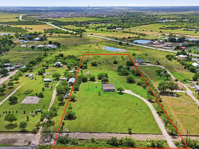2500 Center Point Rd — Photo 2