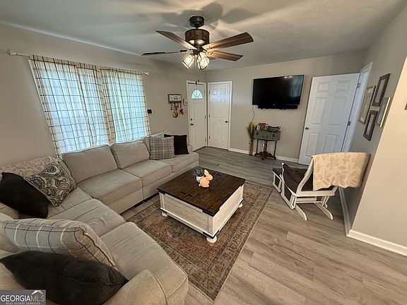 4th image of 313 Modoc Rd