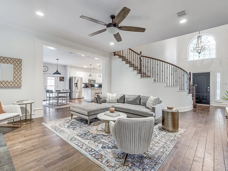 6429 Blacktree Dr — Photo 2