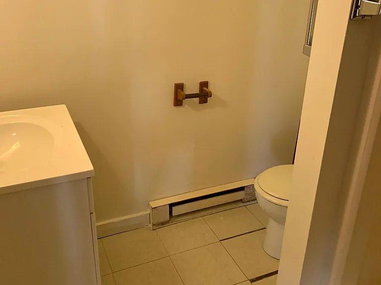 20 W Maple St #4 — Photo 7