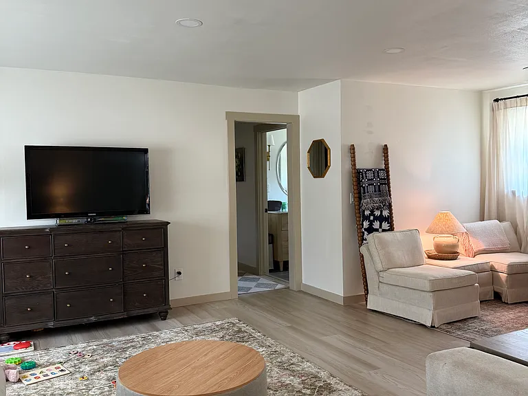 3201 N Mueller Ave — Photo 2