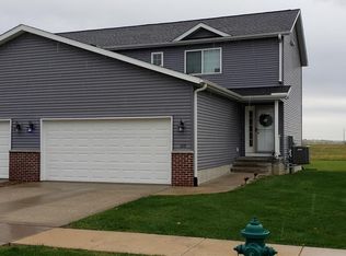 139 Woodstone Ln SW, Cedar Rapids, IA 52404