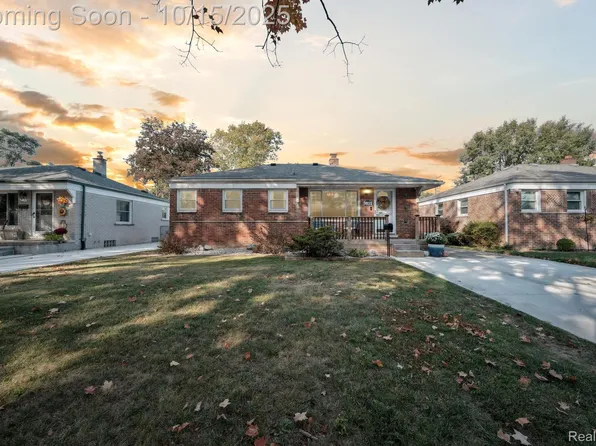 9931 E Clements Cir, Livonia, MI 48150