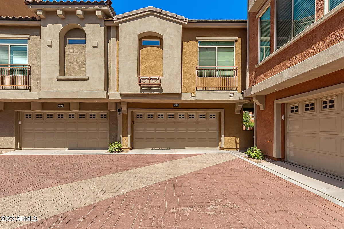 Building Photo - 240 W Juniper Ave #1077
