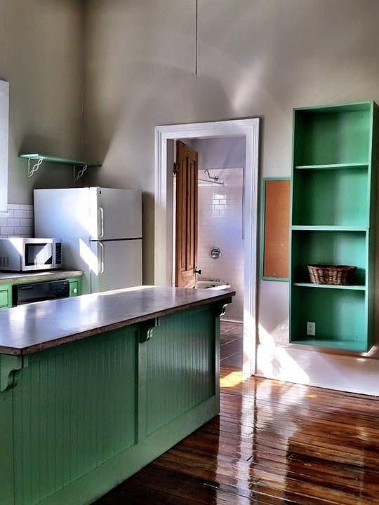 1005A Kitchen. Great Custom Island!