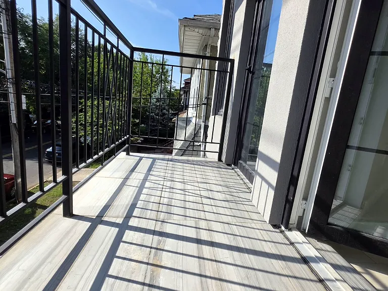 1546 Brooklyn Ave #2B — Photo 12