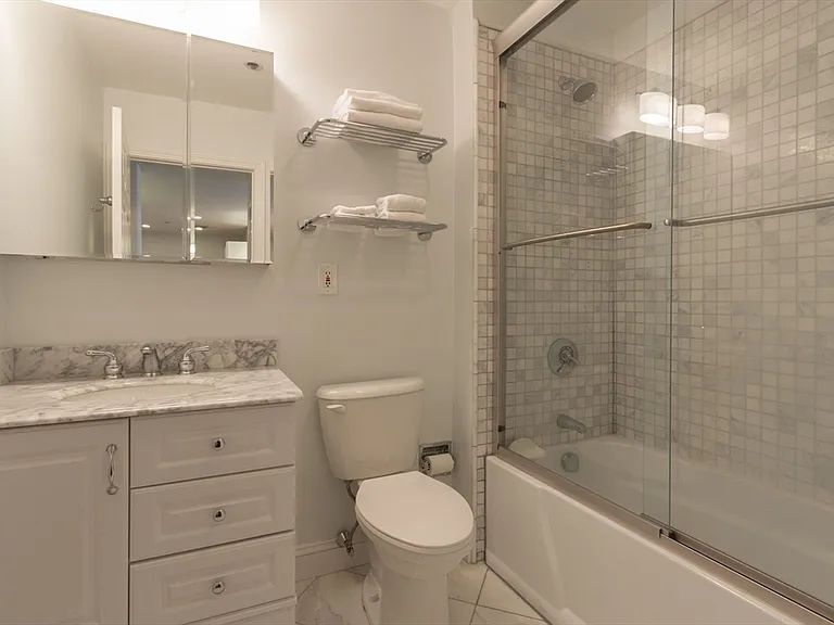 300 Commercial St #402 — Photo 9