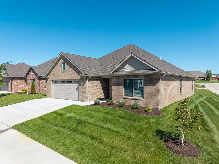 1816 Wes Milligan Ln — Photo 2