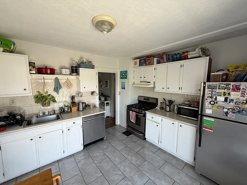 27 Peaceable St #1