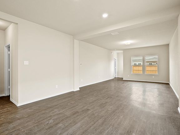 5th image of 2055 Chelsea St